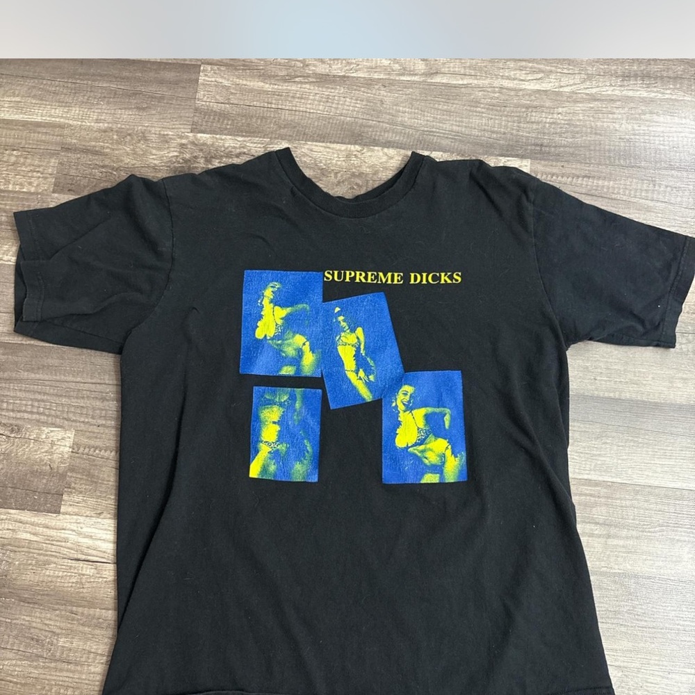 Supreme graphic tee